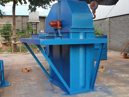 山東TD型(xing)鬥式提升機