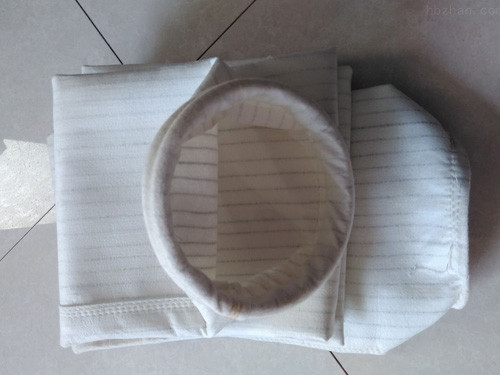 山(shan)東覆膜滌綸(lun)針刺氈除塵(chen)布袋